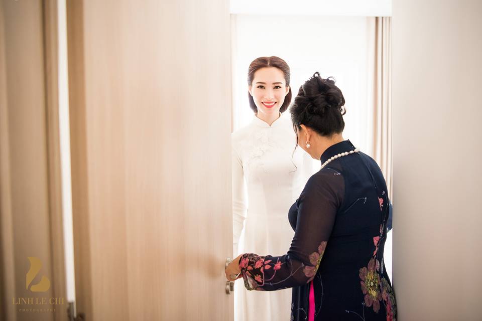 Hoa hậu Đặng Thu Thảo diện áo dài trắng giản dị nhưng đầy tinh tế