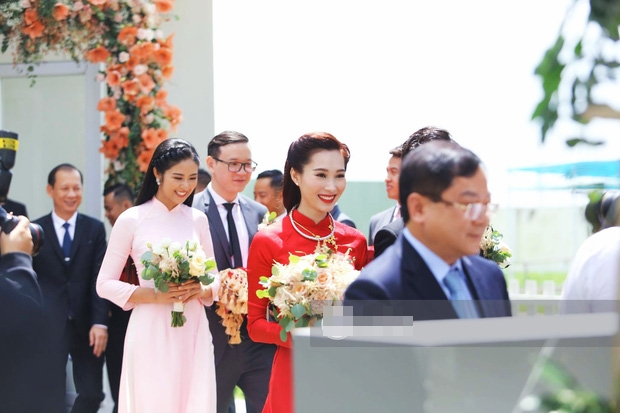 Hoa hậu Ngọc Hân đưa đàn em Thu Thảo về nhà chồng