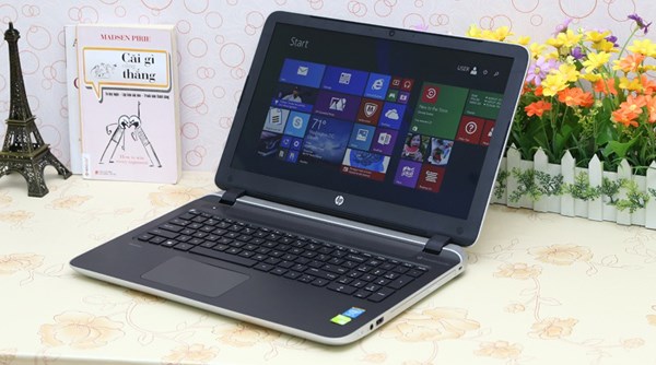 Laptop core i5 HP Pavilion được thiết kế bởi lớp vỏ nhựa cao cấp, vân nổi sang trọng