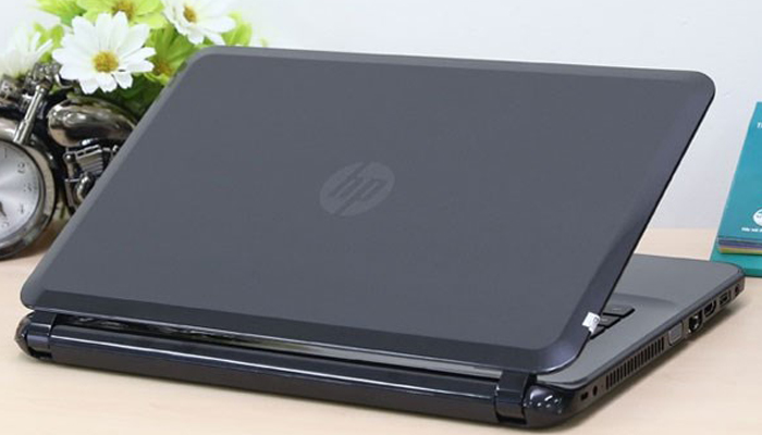 Laptop giá rẻ HP Pavilion cấu hình mạnh mẽ, thu hút nhiều khách hàng tại FPT Shop