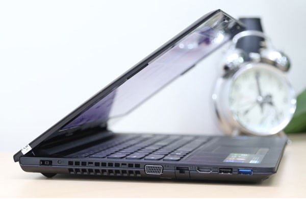Laptop giá rẻ Lenovo thiết kế bền vững mạnh mẽ, giá bán tốt