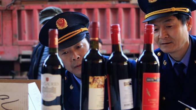 Rượu giả nghi ngờ có nguồn gốc từ Trung Quốc