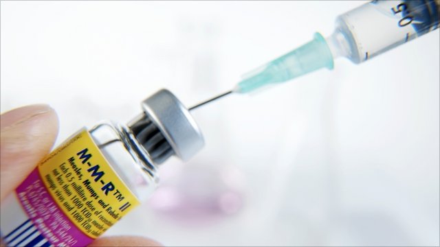  Nên tiêm ngừa vaccine sởi từ bé để tránh hậu quả nặng nề về sau