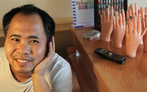 Anh Huy Van, một người Việt làm chủ tiệm nail ở Miami, Mỹ - Ảnh: Miami Herald