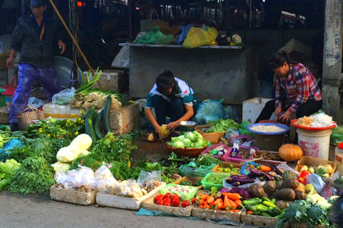 Hầu hết các loại rau ở chợ đều tăng giá mạnh, có loại giá tăng gấp 3-4 lần