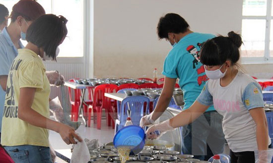 Tin tức trong ngày 18/5: 7 cơ sở nước đóng chai bẩn tại Hà Nội