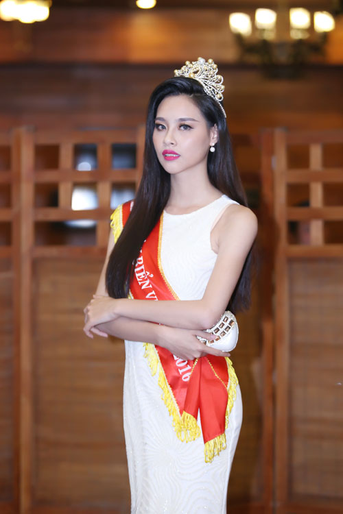 Tân Hoa hậu biển Việt Nam 2016 chính thức lên tiếng về tin đồn mua giải