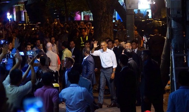 Tổng thống Obama đến Việt Nam: Xúc động vì tình cảm của người dân