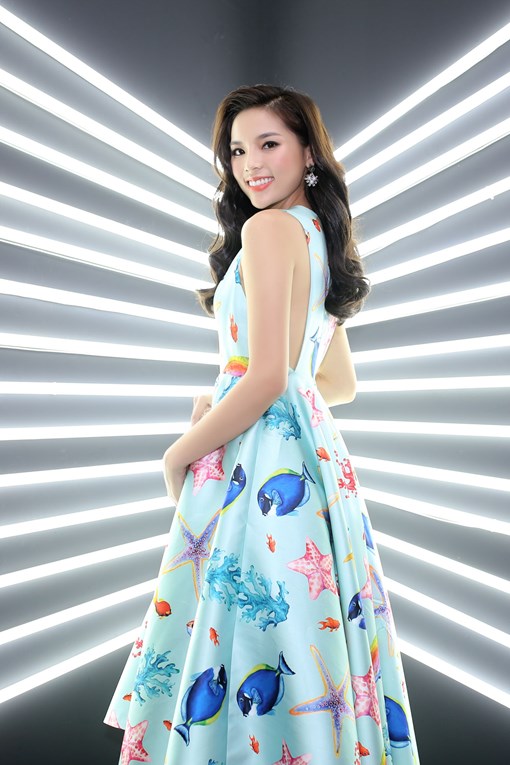 Hoa hậu Kỳ Duyên rạng rỡ như ‘nữ thần biển’ với váy siêu xinh