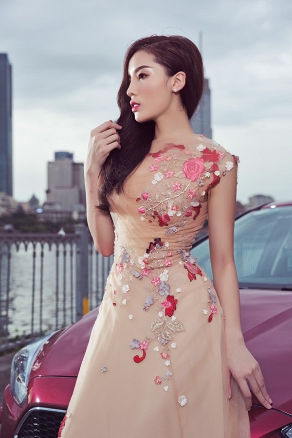 Hoa hậu Kỳ Duyên đẹp lộng lẫy, sánh vai bên nam vương Văn Sơn