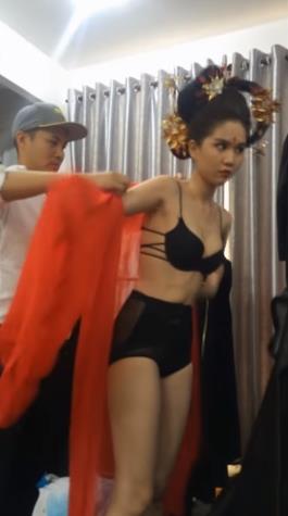Ngọc Trinh v&ocirc; tư cởi đồ, để lộ th&acirc;n h&igrave;nh trước mặt đồng nghiệp