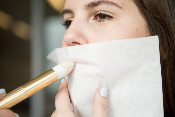 5 cách giữ màu son môi an toàn, hiệu quả