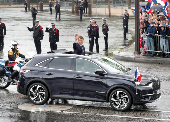 Chiếc xe Tổng thống Pháp dùng trong lễ nhậm chức có gì đặc biệt?