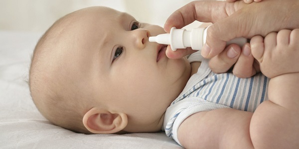Mẹo chữa nghẹt mũi hiệu quả khi bé bị cảm cúm ngày mưa