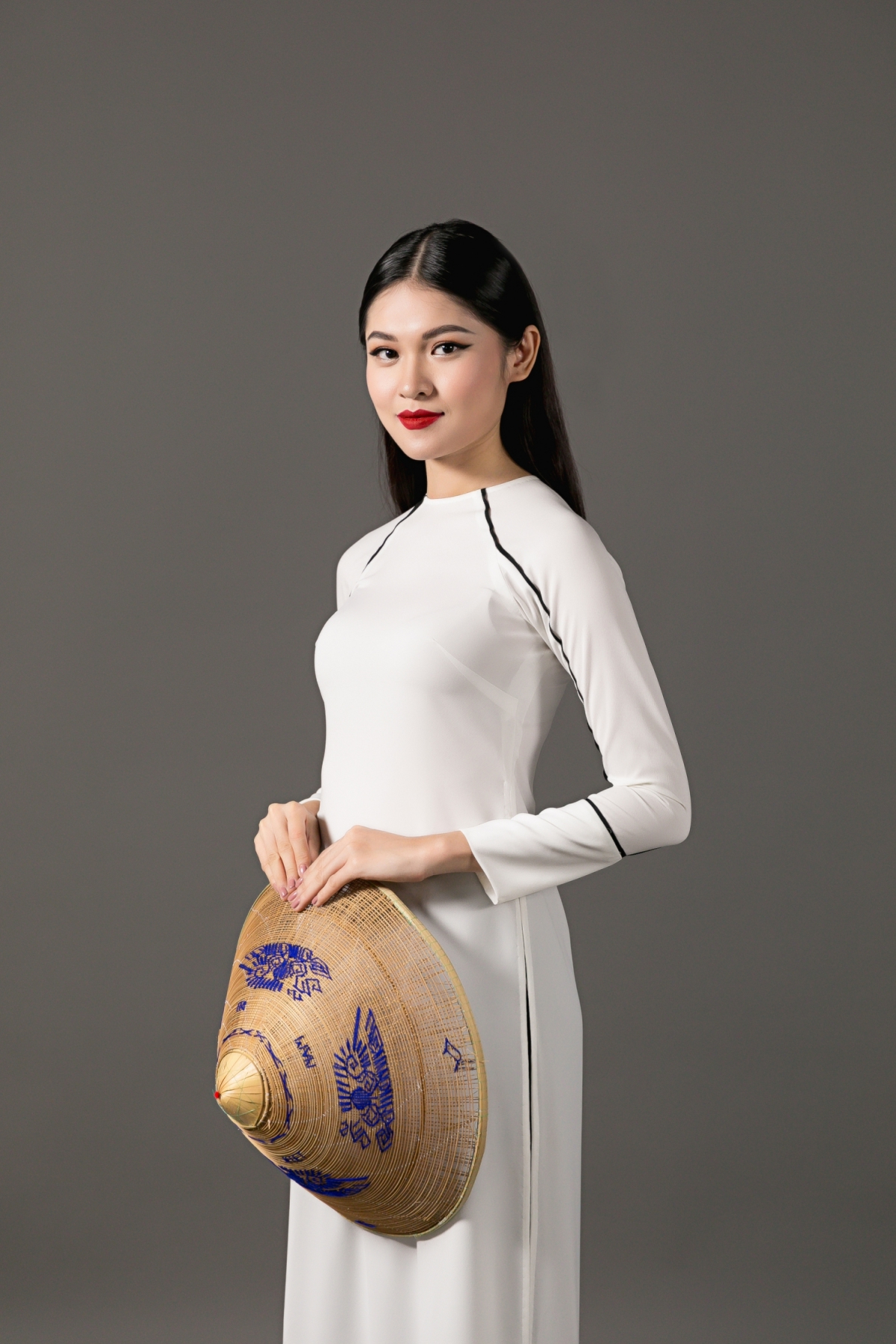 Cận cảnh vẻ đẹp ‘hút hồn’của Thùy Dung tại Miss International 2017