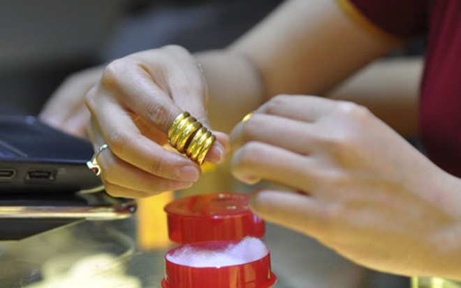 giảm nhẹ, giao dịch khá trầm lắng. Hiện tại, giá vàng trong nước dao động quanh ngưỡng 36,40 triệu đồng/lượng ở chiều mua vào