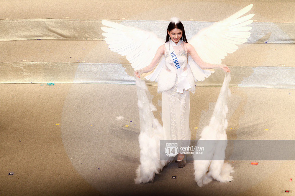 Cận cảnh nhan sắc Thùy Dung trong đêm chung kết Hoa hậu Quốc tế 2017