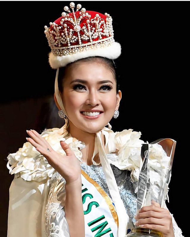 Cận cảnh nhan sắc ‘vạn người mê’ của tân Hoa hậu Quốc tế 2017