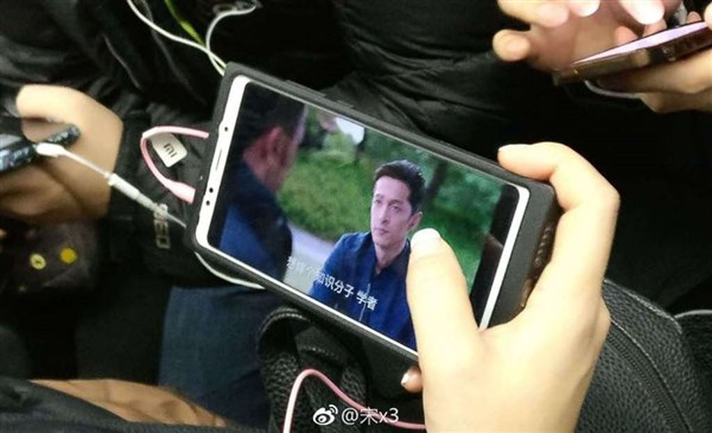 Rò rỉ những hình ảnh đầu tiên của chiếc điện thoại giá rẻ Xiaomi R1