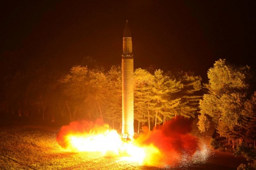 Uy lực khiếp sợ của tên lửa đạn đạo vừa được Triều Tiên phóng thử