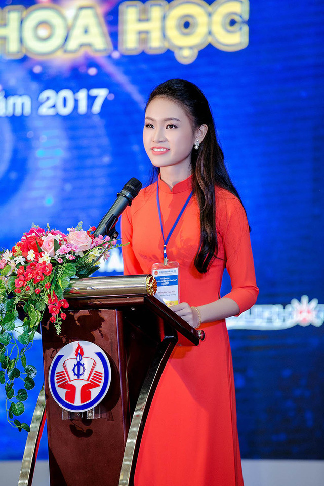 ‘Cô gái vàng’ Hoa hậu Việt Nam giành giải Nhất sinh viên nghiên cứu khoa học