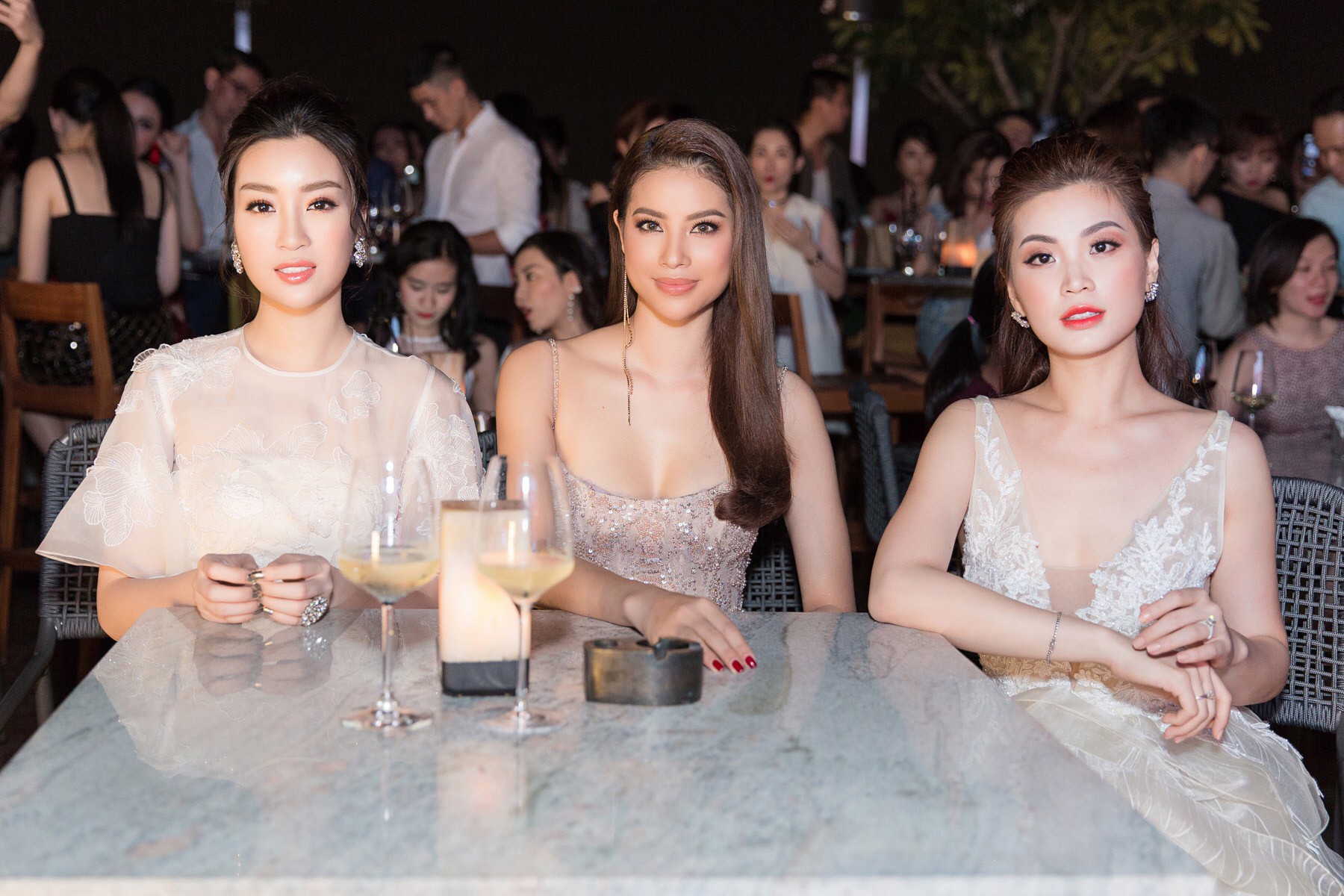 Phạm Hương hóa ‘nữ thần gợi cảm’, khoe dáng nuột nà ở Elle Beauty Awards 2018