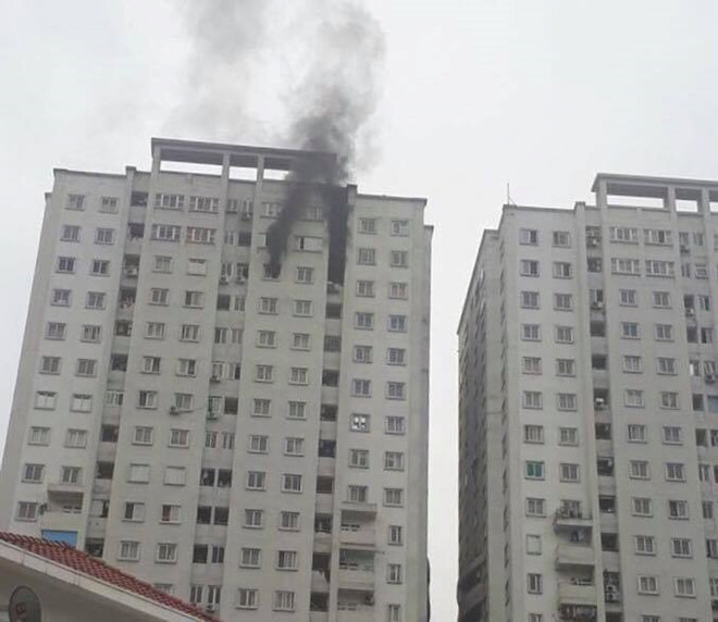 Cháy căn hộ tầng 21 chung cư Văn Khê, cư dân hoảng loạn bỏ chạy