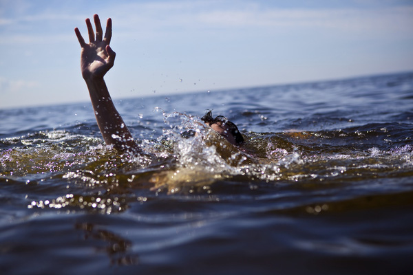 Đi bơi mùa hè: Làm gì để tránh tai nạn đuối nước?