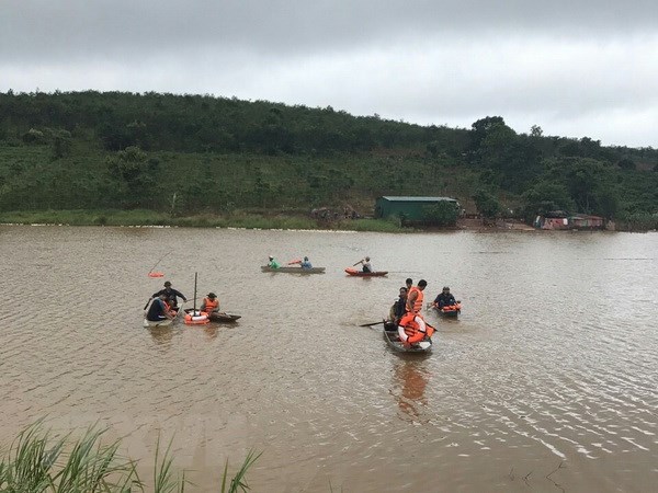 Lốc xoáy, mưa đá tại Quảng Bình: Làm lật 2 thuyền chở khách du lịch, 1 người tử vong