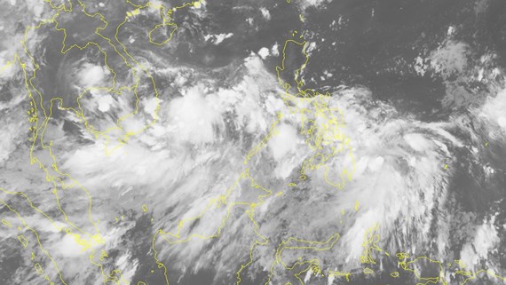 Áp thấp nhiệt đới trên Biển Đông diễn biến khó lường, có thể mạnh lên thành bão