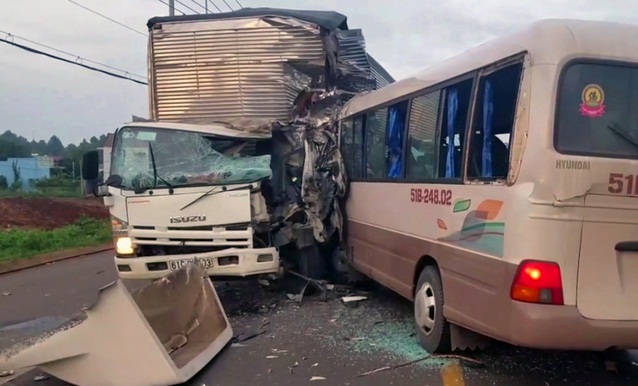 Tai nạn giao thông ở Đồng Nai: Xe khách đâm xe tải, 18 người nhập viện cấp cứu