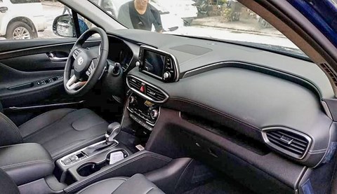Hyundai SantaFe 2019 đẹp ‘lung linh’ vừa xuất hiện tại Hà Nội sở hữu những tính năng gì?