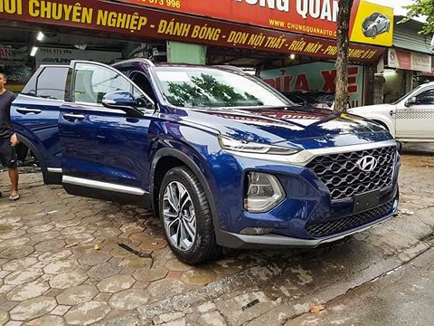 Hyundai SantaFe 2019 đẹp ‘lung linh’ vừa xuất hiện tại Hà Nội sở hữu những tính năng gì?