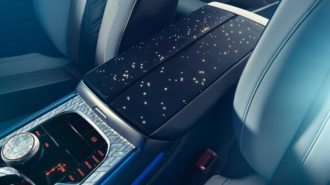 BMW 8 Series nội thất sao đêm, sử dụng thiên thạch dự báo ‘gây bão’