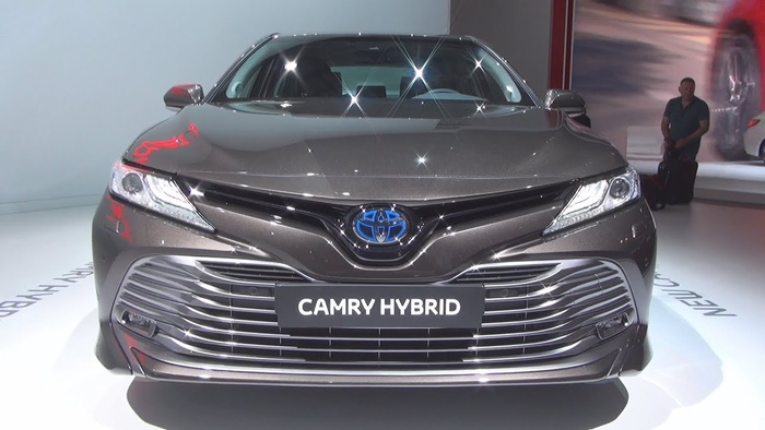 ‘Soi’ công nghệ trên Toyota Camry 2019 vừa ra mắt giá 1,2 tỷ đồng