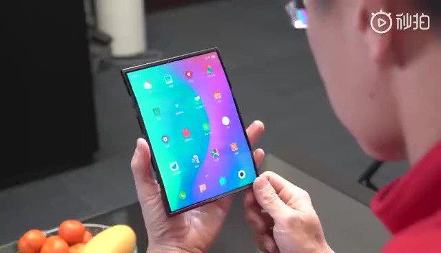 Soi các tính năng trên smartphone màn hình gập của Xiaomi vừa lộ diện