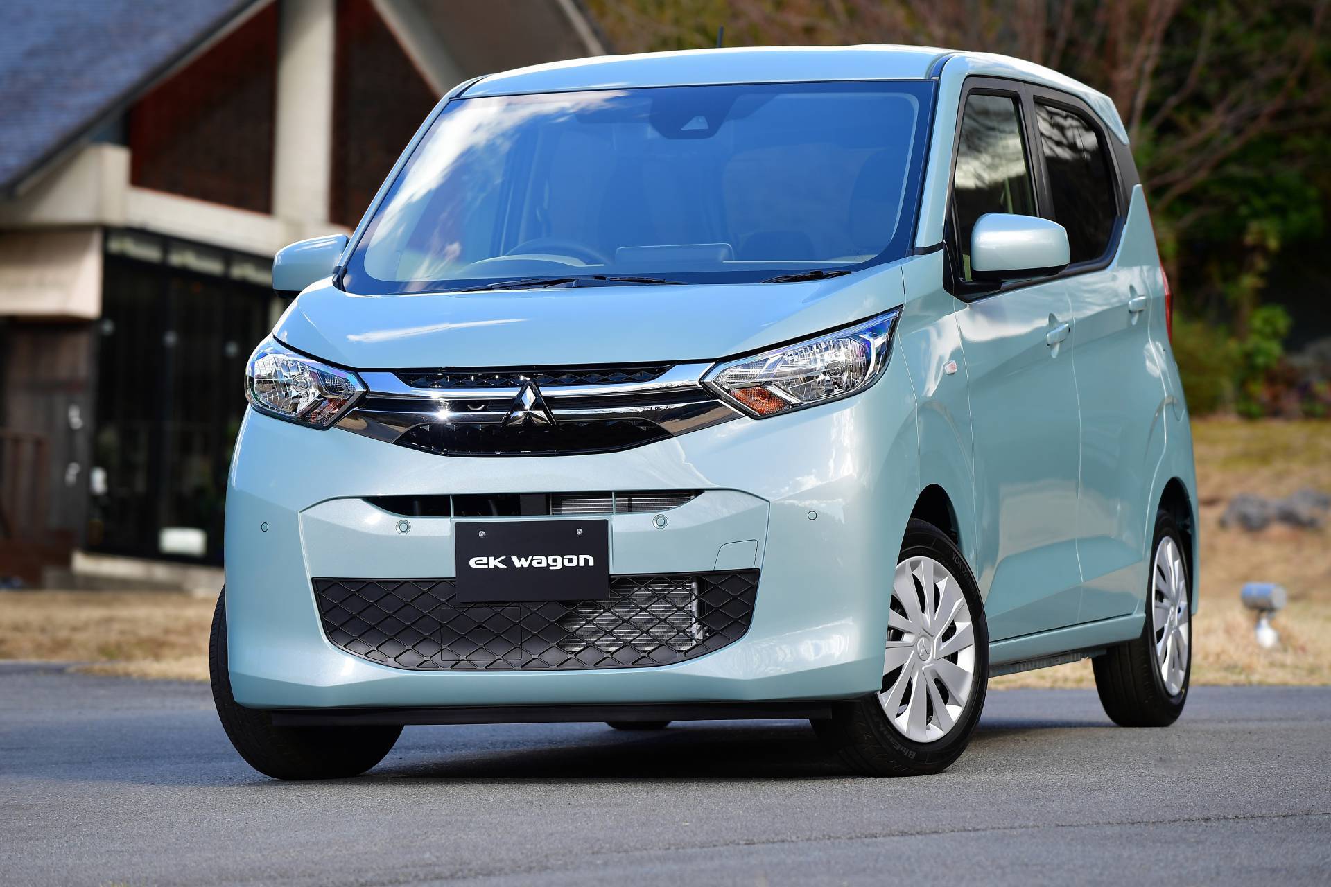 Chiếc xe giá siêu rẻ chỉ 271 triệu đồng của Mitsubishi được trang bị những gì?