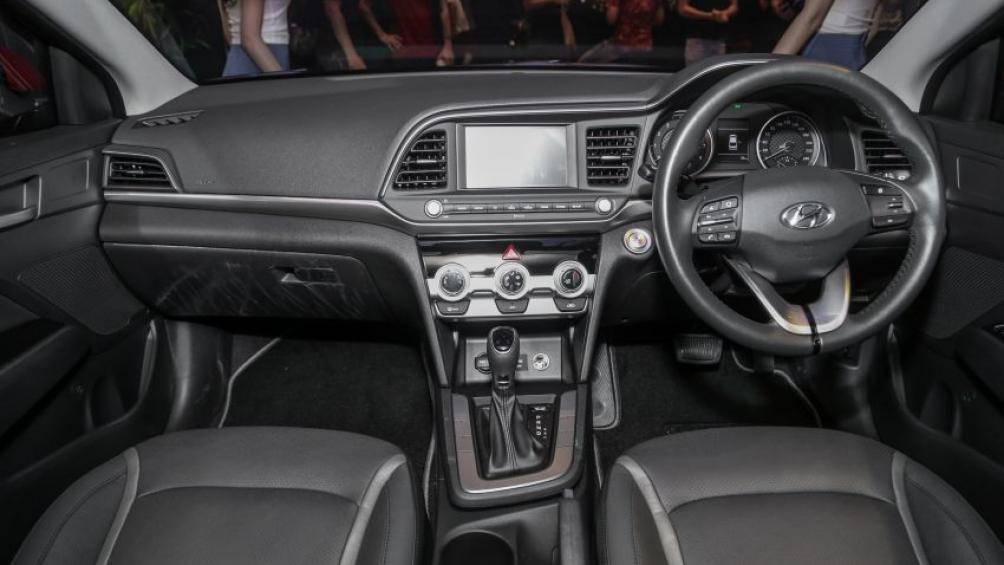Hyundai Elantra 2019 đẹp ‘long lanh’ vừa ra mắt giá hơn 600 triệu được trang bị những gì?
