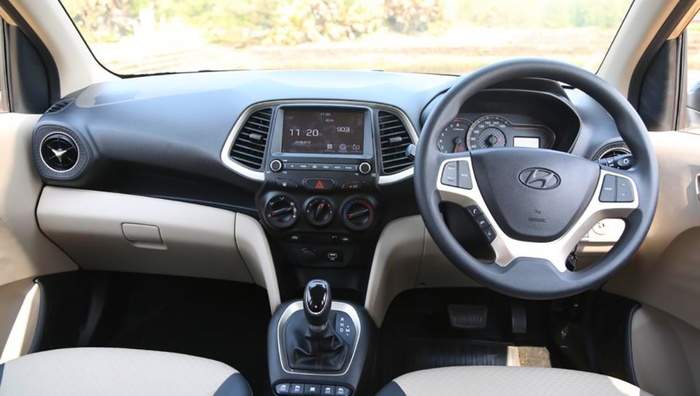 ‘Soi’ công nghệ và ứng dụng trên Hyundai Santro 2019 giá rẻ ‘giật mình’