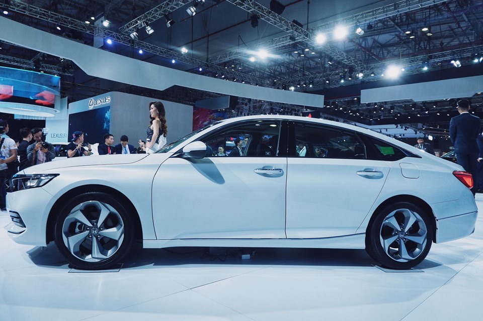 Bán ra với giá 1,32 tỷ đồng, Honda Accord 2020 có thực sự hấp dẫn?