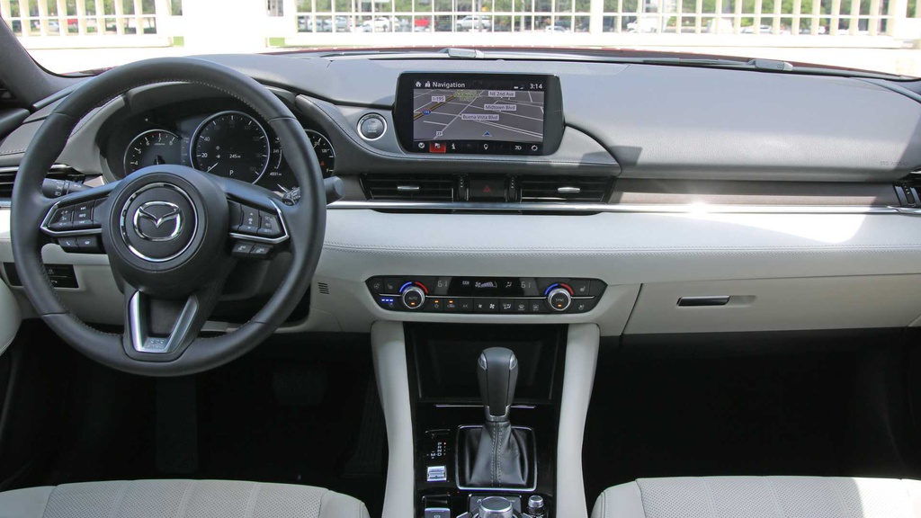 ‘Cận cảnh’ mẫu xe có nhiều trang bị an toàn nhất trong phân khúc sedan hạng D