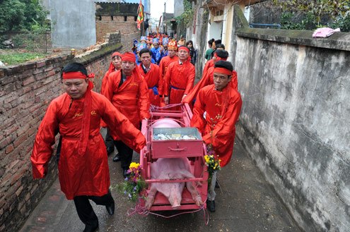 Lễ hội chém lợn được tổ chức vào ngày mồng 6 tết âm lịch hàng năm tại  Bắc Ninh