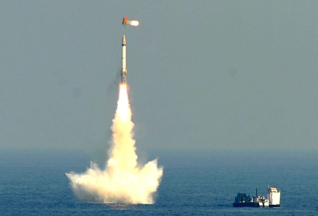 Nirbhay là loại tên lửa hành trình tốc độ cận âm, áp dụng mô hình sau khi bay lên theo chế độ phóng tên lửa