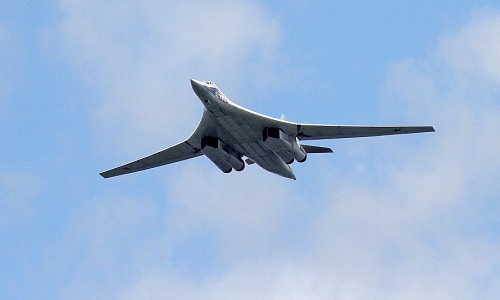 Máy bay ném bom chiến lược siêu thanh tầm xa Tu-160 của Nga