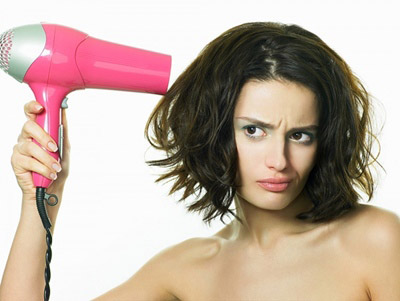 Lựa chọn máy sấy tóc giả rẻ nguy cơ tiềm ẩn nhiều nguy cơ cháy nổ