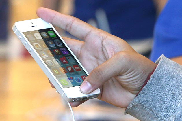 Điện thoại iPhone tự dưng biến thành cục gạch khiến nhiều người lo lắng