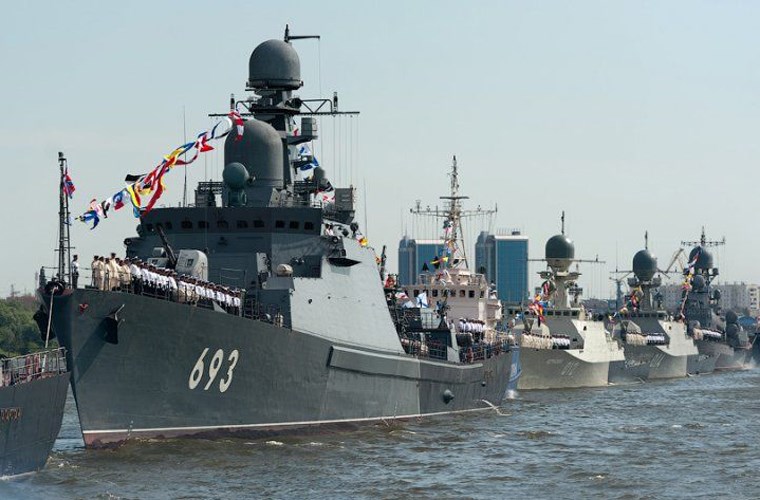 Tàu chiến Nga. 