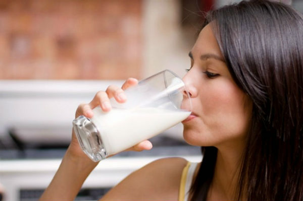Sữa là nguồn cung cấp dưỡng chất dồi dào nhưng người tiêu dùng nên cẩn thận trước ma trận sữa giả.