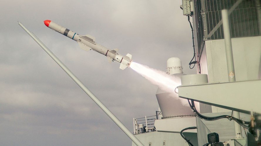 Tàu HMCS Vancouver thăm TP HCM sở hữu hệ thống vũ khí tầm ngắn – tầm trung khá hiệu quả.