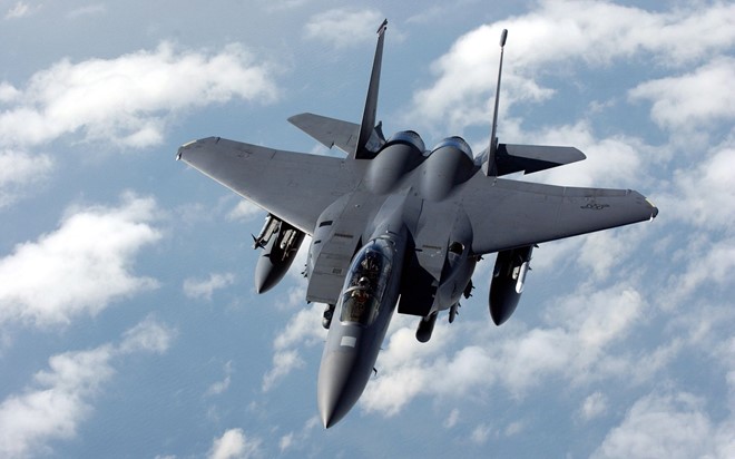 Tiêm kích F-15 Eagle có thể bay lên cao với tốc độ 254 m/s. 